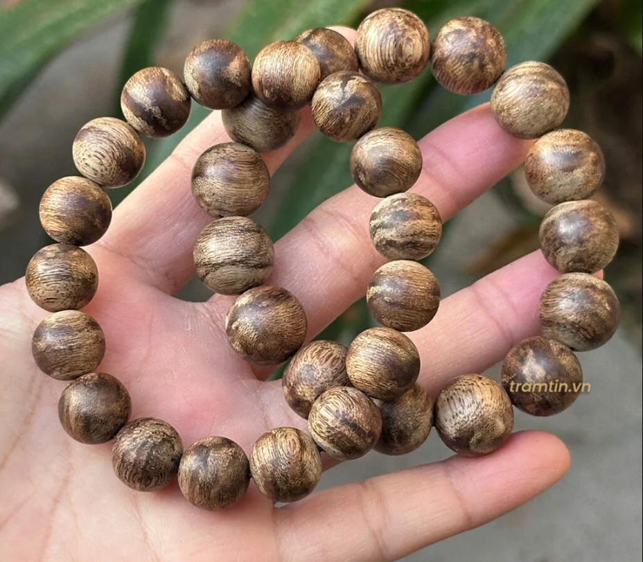 Vòng Trầm Hương Banh Đỏ Đốt Trúc Núi Rừng 12 13mm Thơm Ngọt 1
